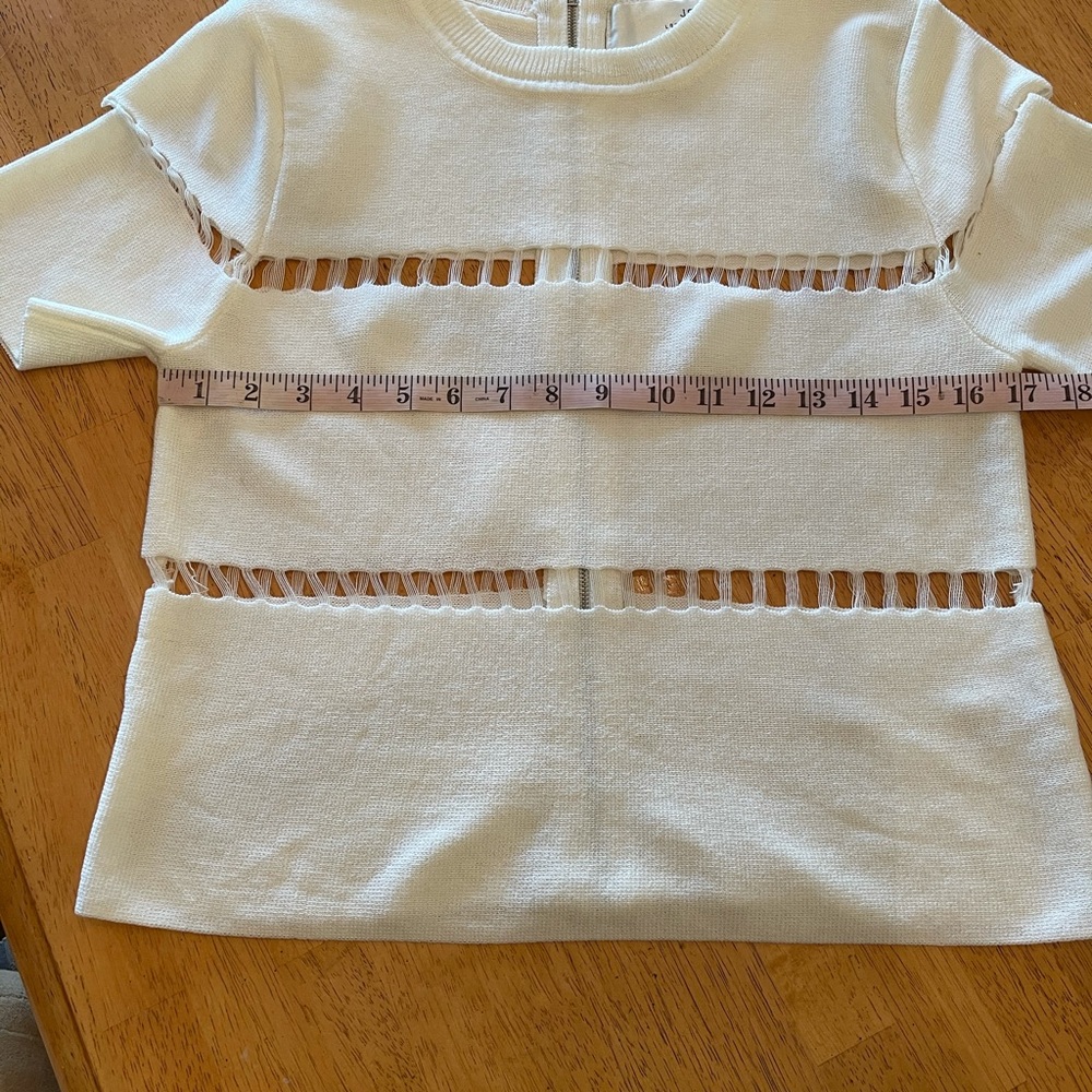 Open weave Knit Cropped - Picture 7 of 8